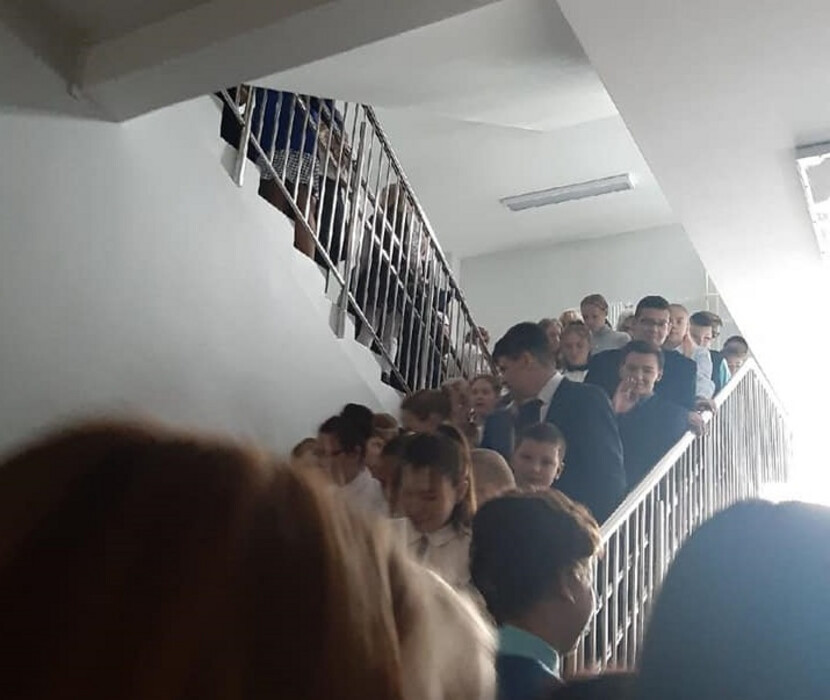 Переполненная школа №19 в Иркутске