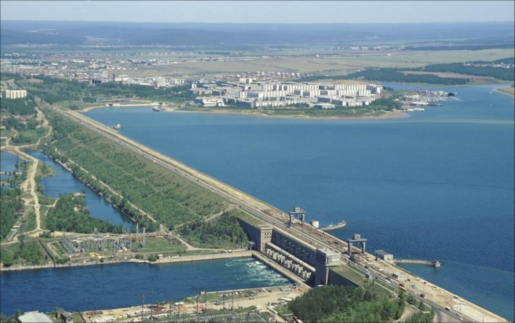 Плотина ГЭС в Иркутске