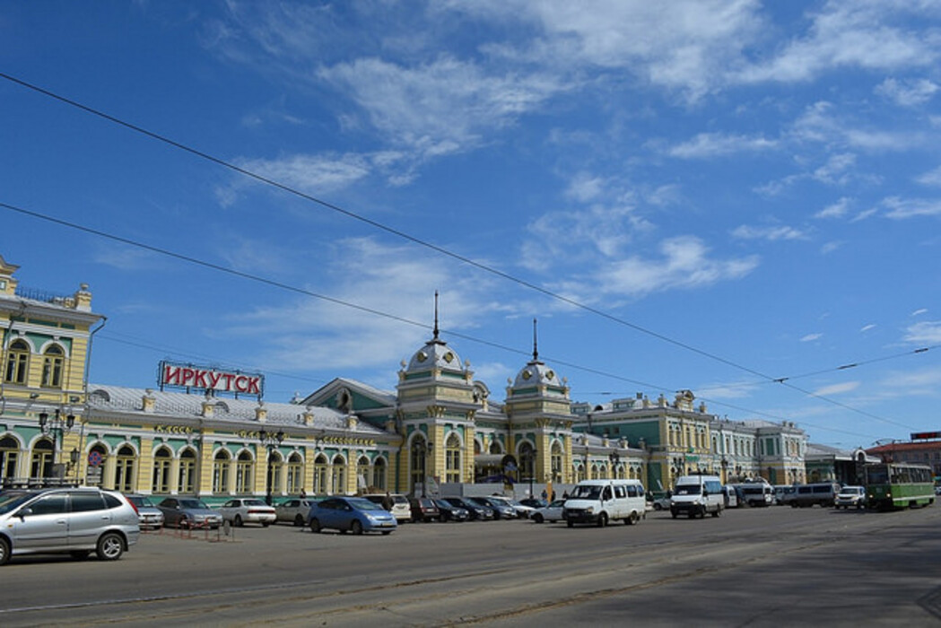 Привокзальная площадь ж/д вокзала в Иркутске