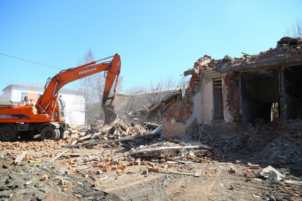 Снос аварийных зданий в Шелехове под больницу
