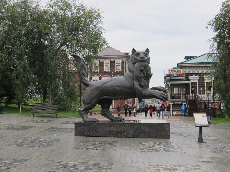Скульптура Бабр в 130 квартале Иркутска
