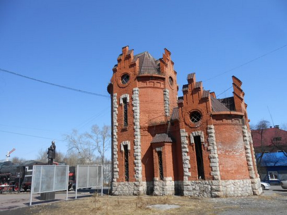 Сбербанк слюдянка. Водонапорная башня Слюдянка. Слюдянка. Слюдянка достопримечательности. Памятники в Слюдянке.